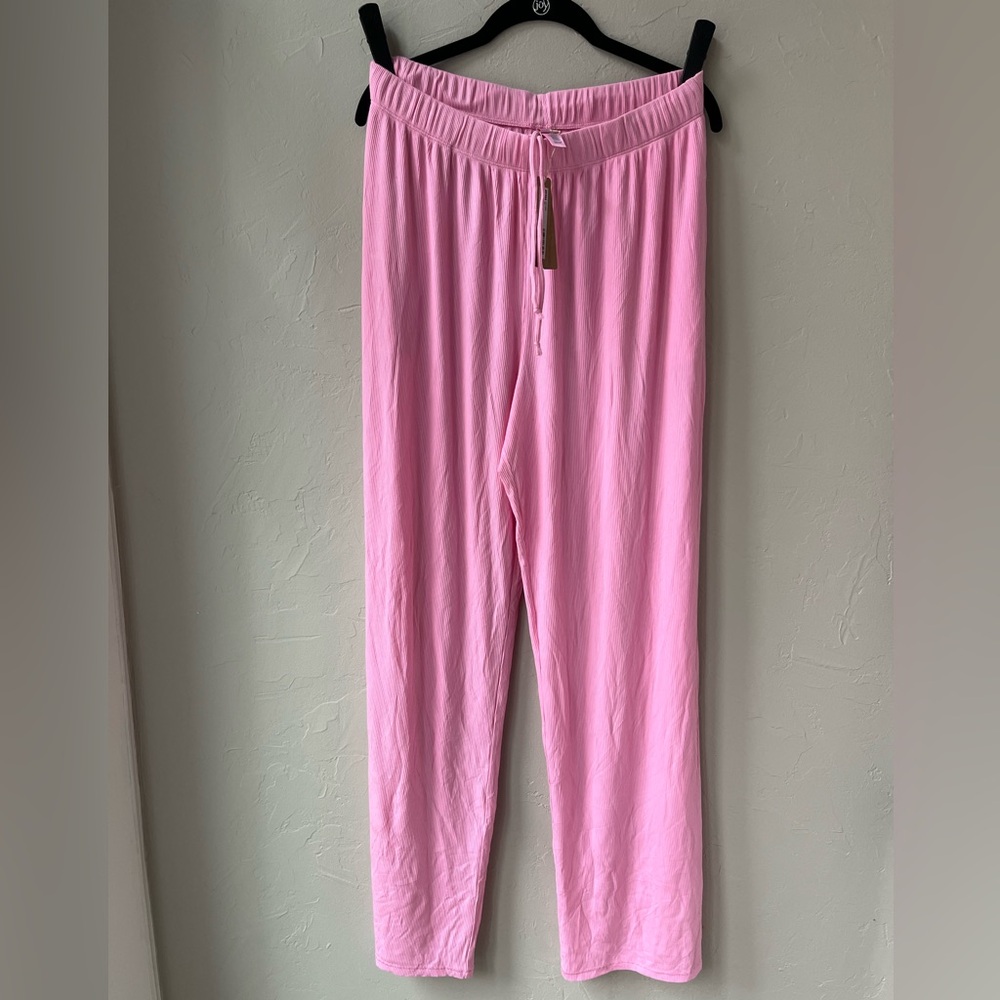 HTF SKIMS SOFT LOUNGE SLEEP SET IN BUBBLEGUM L - Picture 7 of 8